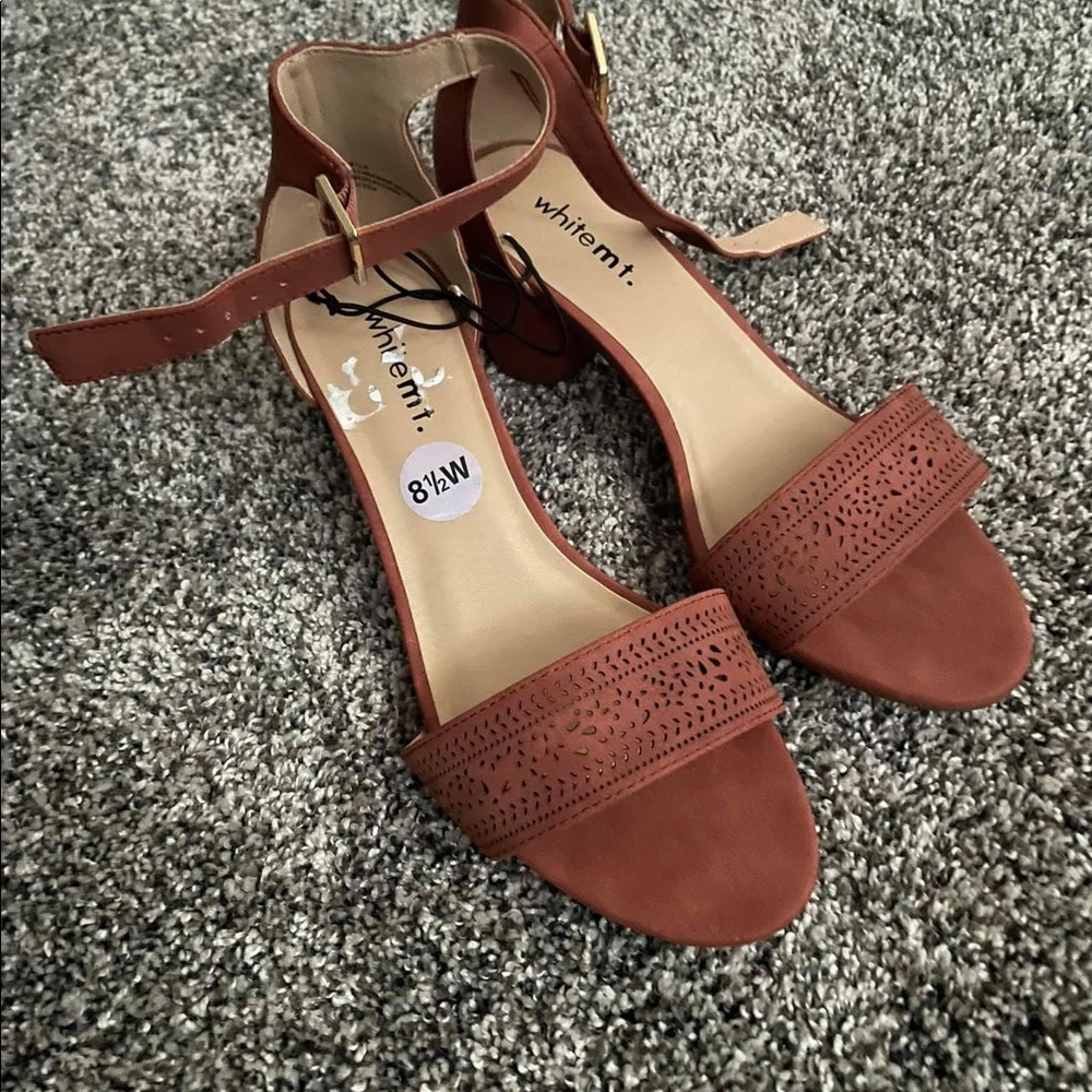 White mountain women’s heels size 8.5 wide new